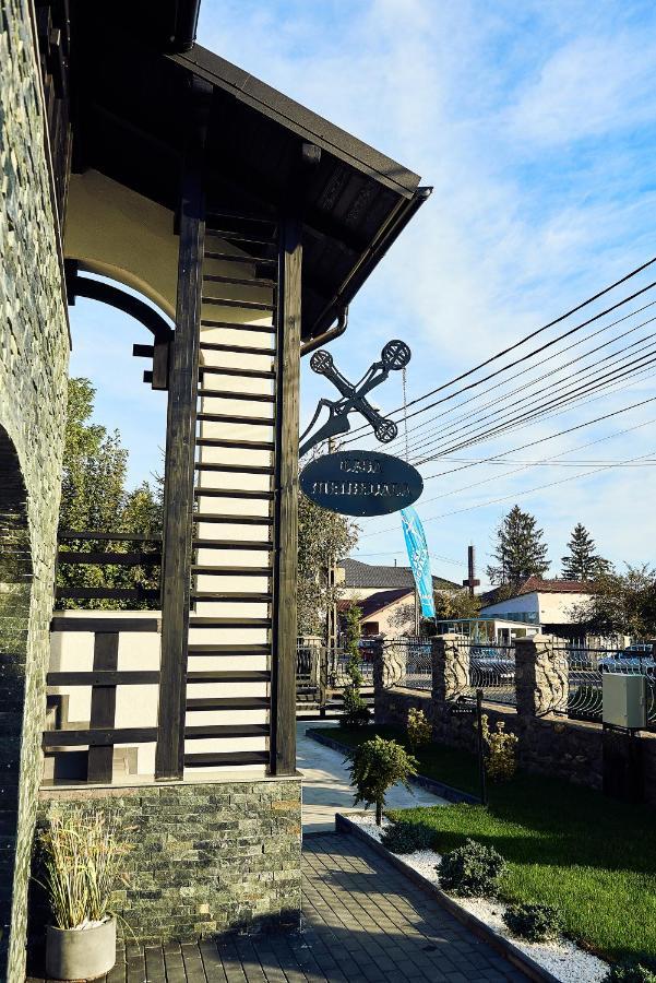 Boutique Hotel Casa Medievala Curtea De Arges Exterior photo